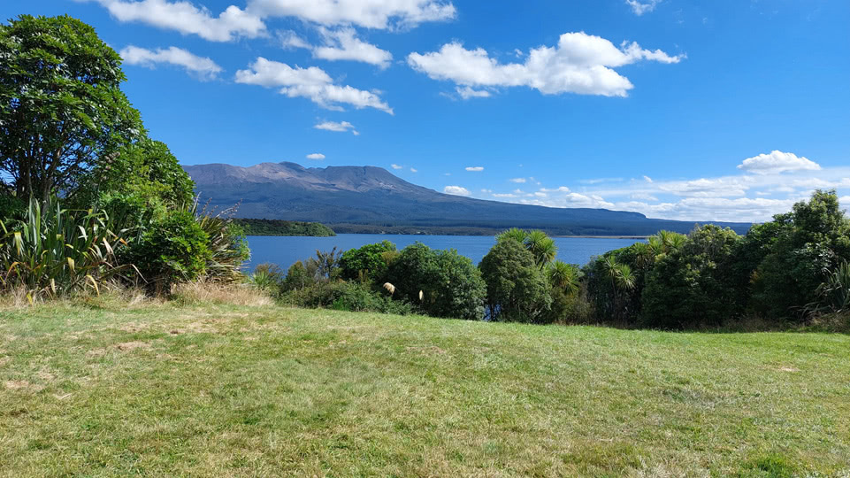 neuseeland-bis-taupo-opotaka-blick-lake-rotoaira