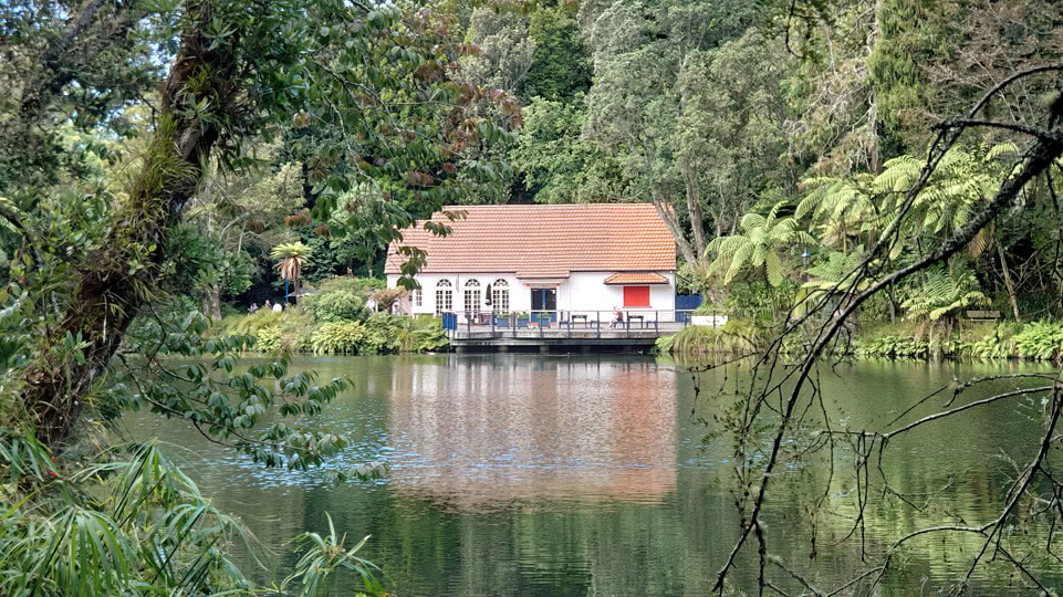 neuseeland-bis-turangi-pukekura-park-tea-house-on-the-lake