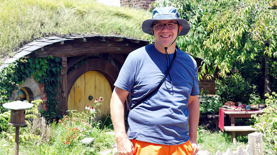 neuseeland-hobbiton-filmset-allan-gelbe-tuer