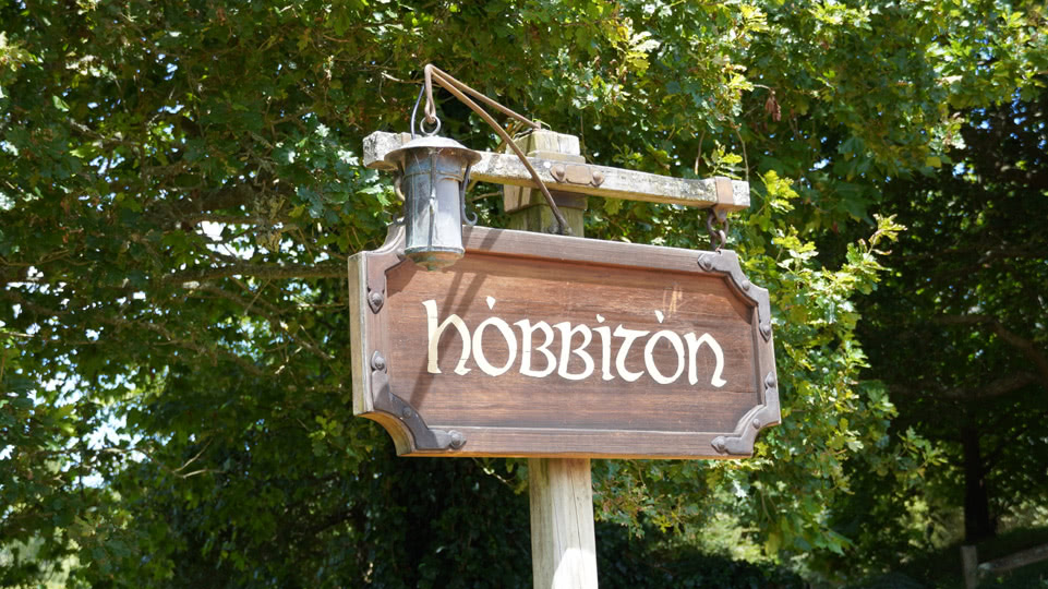 neuseeland-hobbiton-filmset-dorfschild