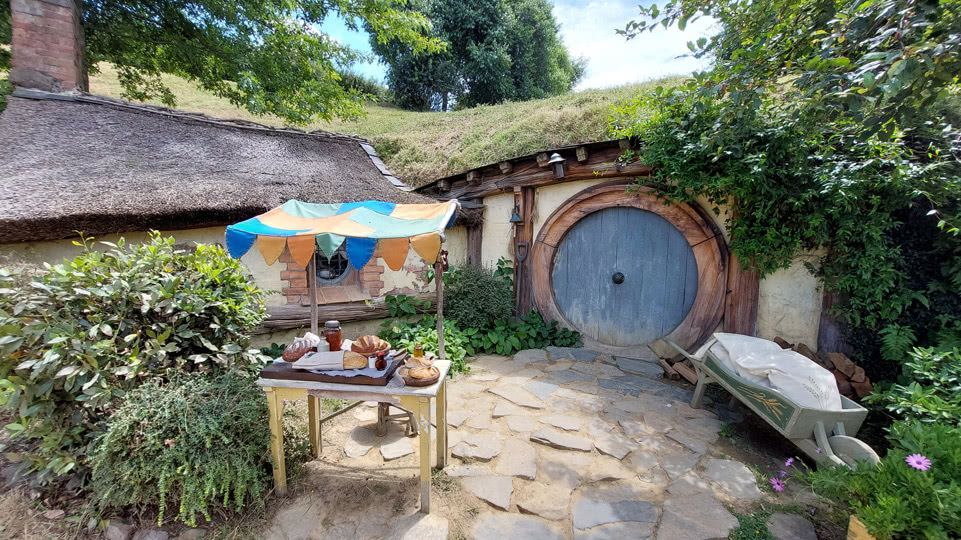 neuseeland-hobbiton-filmset-essen-stand