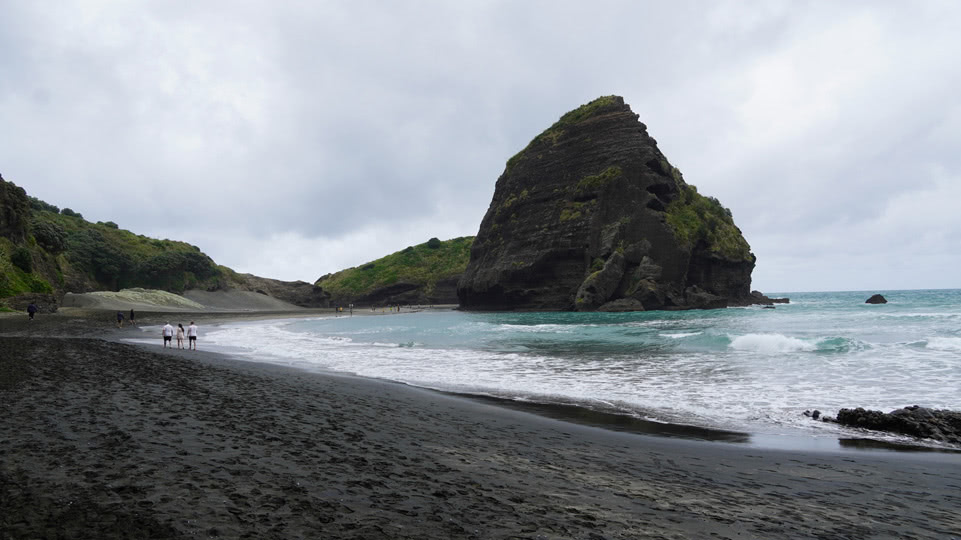 neuseeland-hobbiton-piha-beach