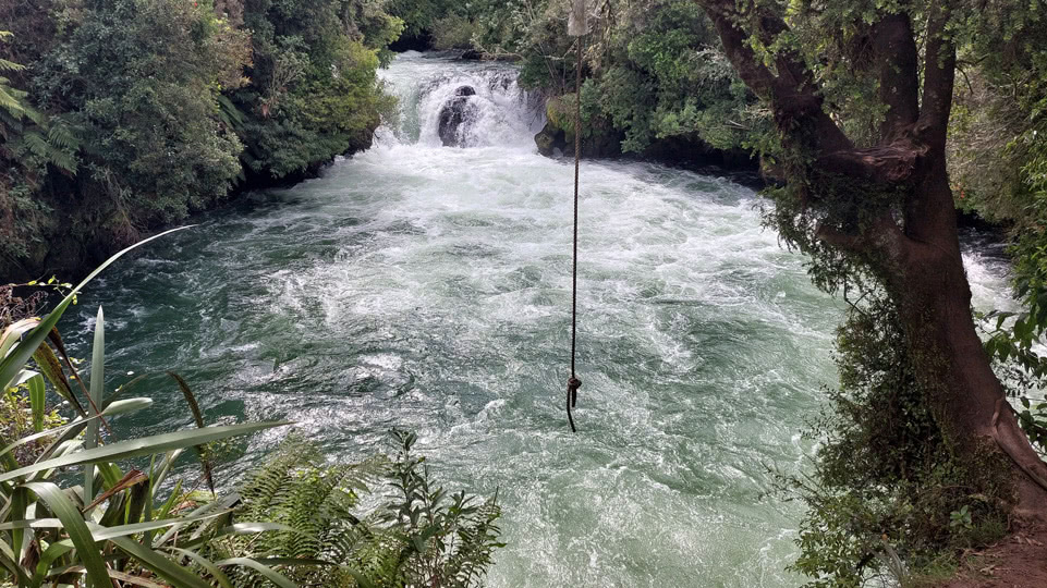 neuseeland-rotorua-trout-pools-falls