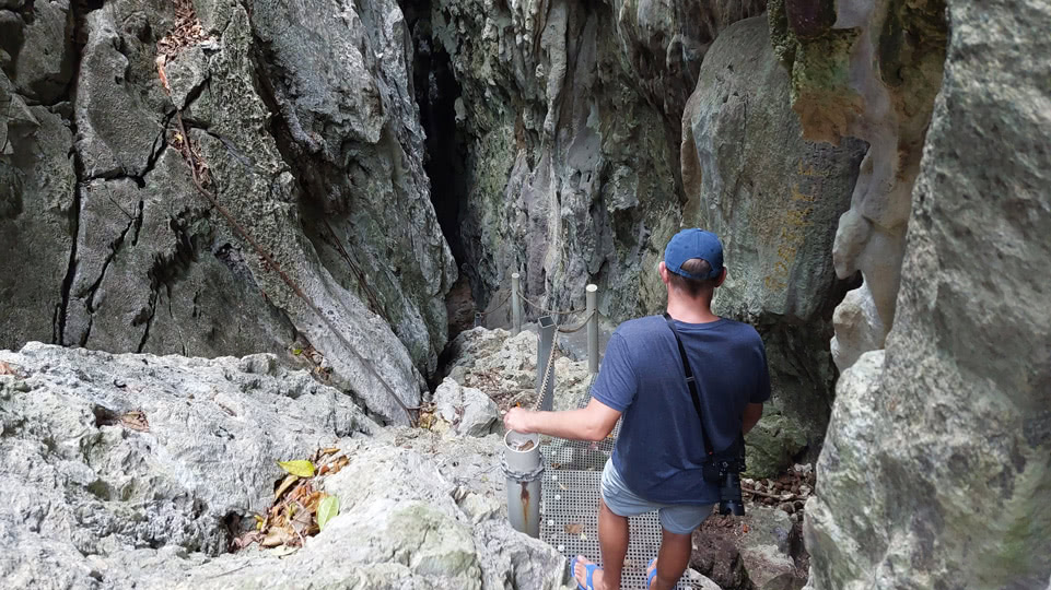 niue-ausflug-anapala-chasm-allan-treppe