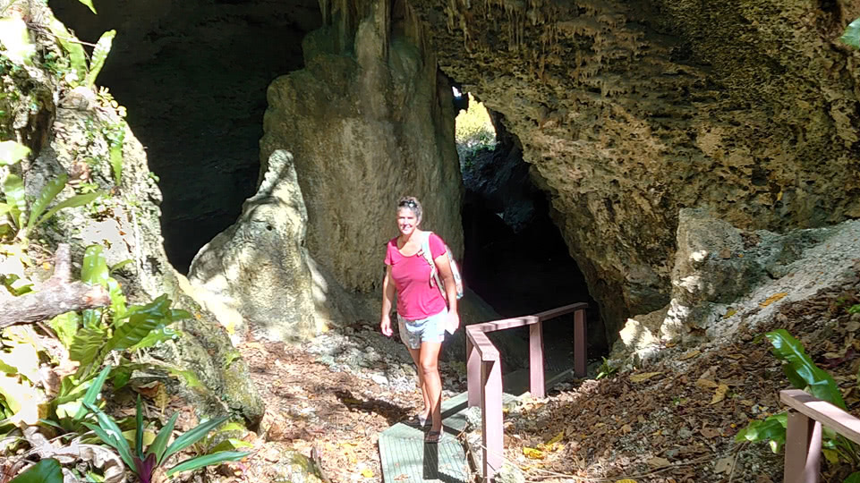 niue-ausflug-avaiki-cave-nelly