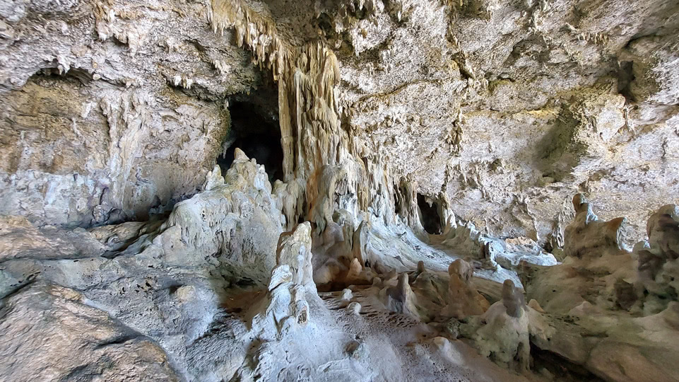 niue-ausflug-palaha-cave-hoehle