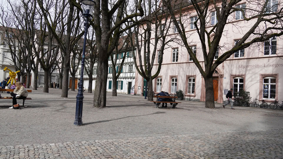 schweiz-basel-muensterplatz