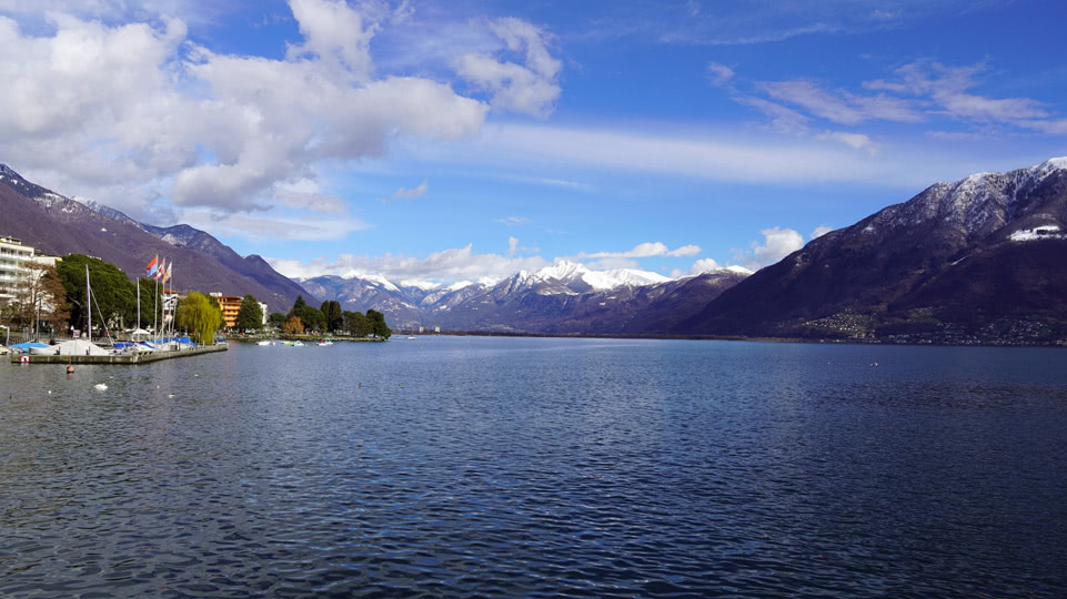 schweiz-tessin-locarno-blick-magadino