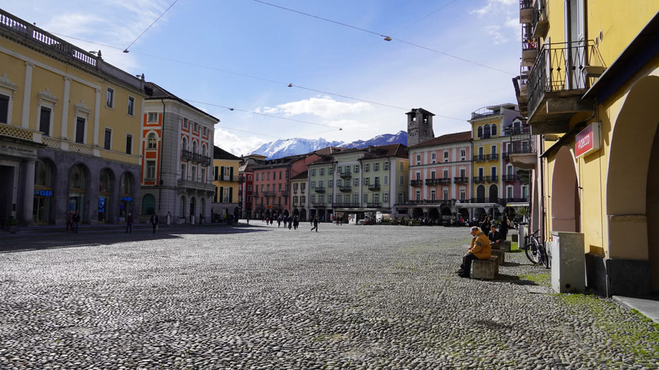 schweiz-tessin-locarno-piazza-grande