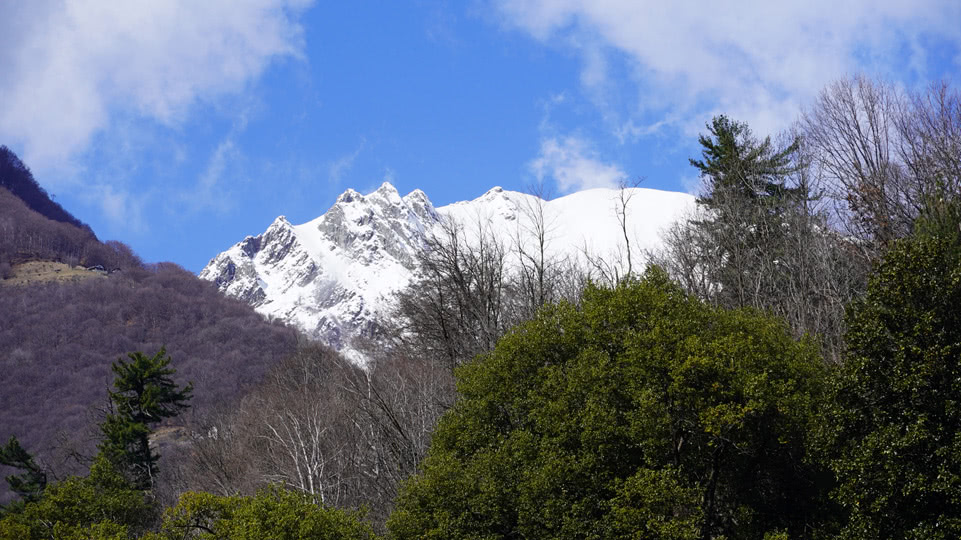 schweiz-tessin-weisse-berge