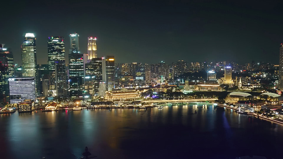 singapur-city-skyline-bei-nacht