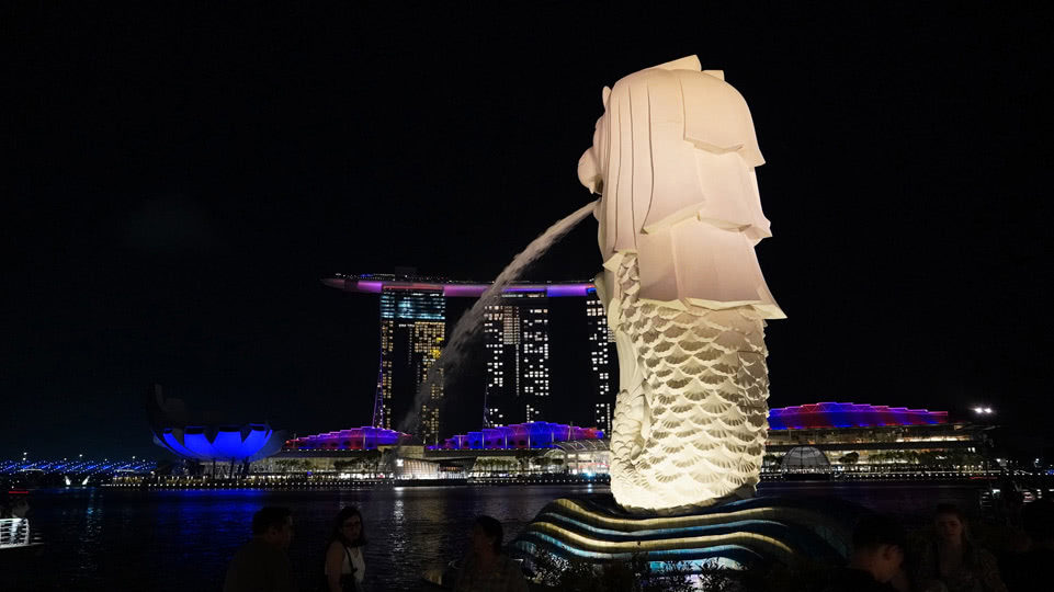 singapur-merlion-und-marina-bay-sands-nachts