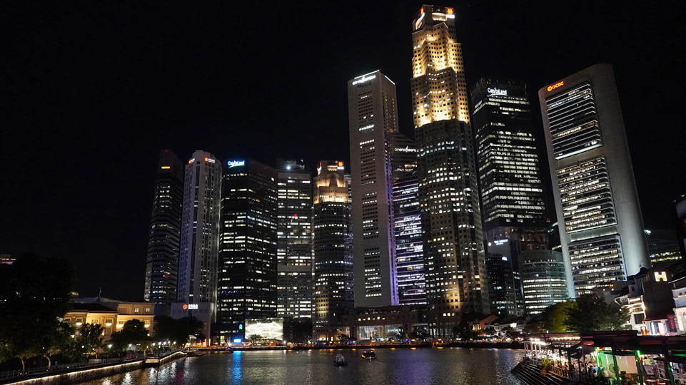 singapur-skyline-bei-nacht