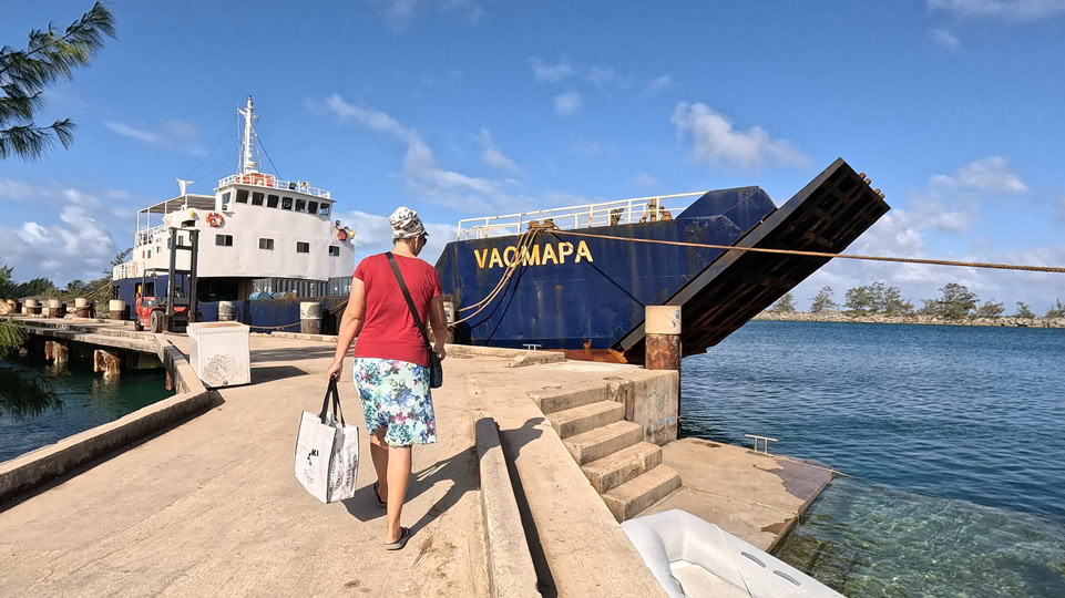 tonga-haapai-nelly-einkauf-schleppen