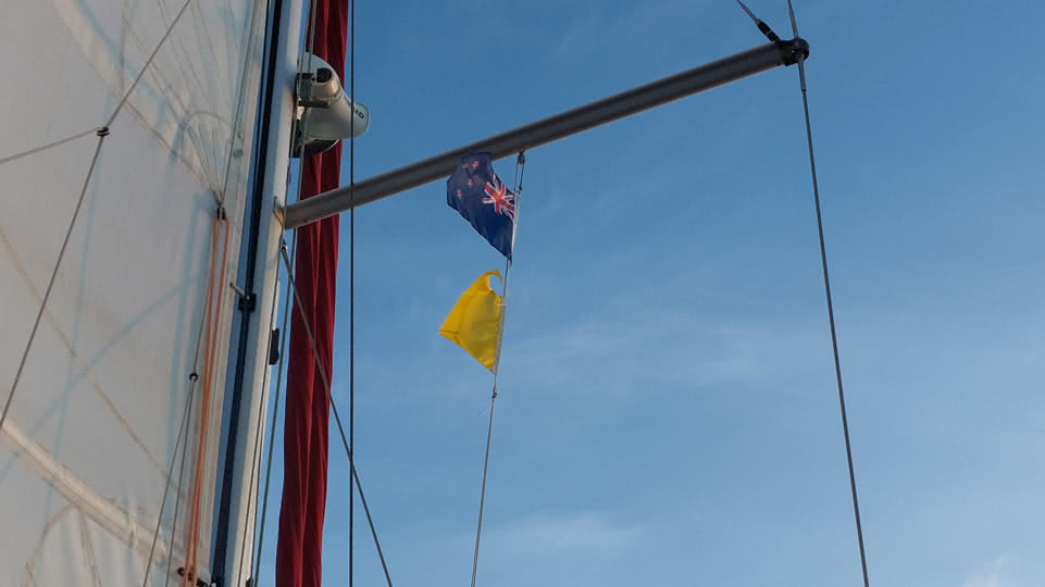 tonga-nach-neuseeland-flaggen-gehisst