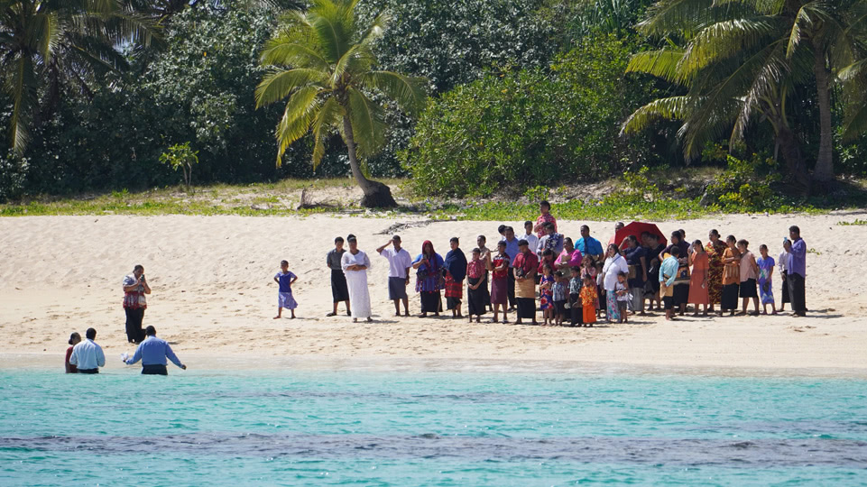 tonga-sehnsuchtsplatz-zeremonie-strand