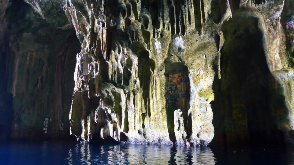 vavau-bis-nach-tongatapu-swallows-cave