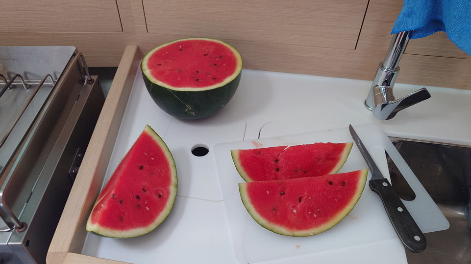 vavau-erkunden-rote-suesse-wassermelone