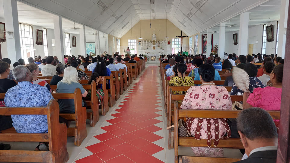 vavau-erkunden-sonntag-kirche