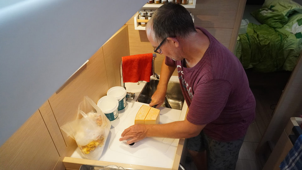 fiji-savusavu-zyklonsaison-kaeselieferung-verarbeiten