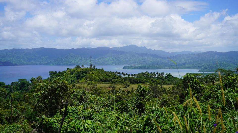 fiji-savusavu-zyklonsaison-wanderung-blick-bay