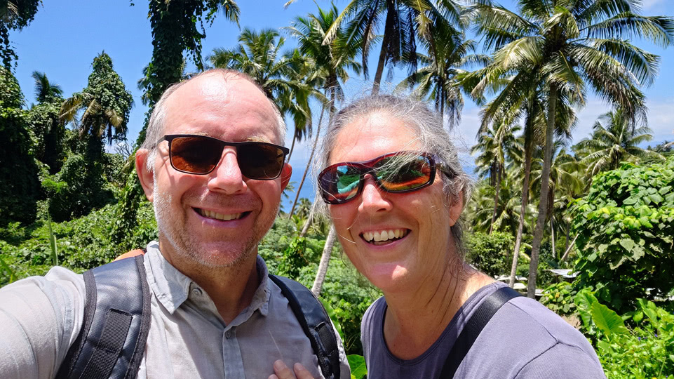 fiji-savusavu-zyklonsaison-wanderung-selfie-abstieg