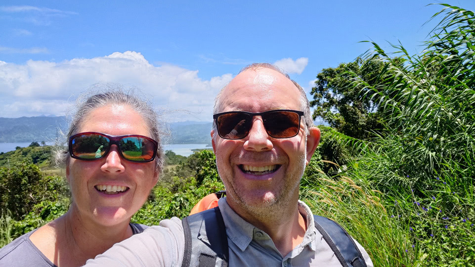 fiji-savusavu-zyklonsaison-wanderung-selfie-gipfel