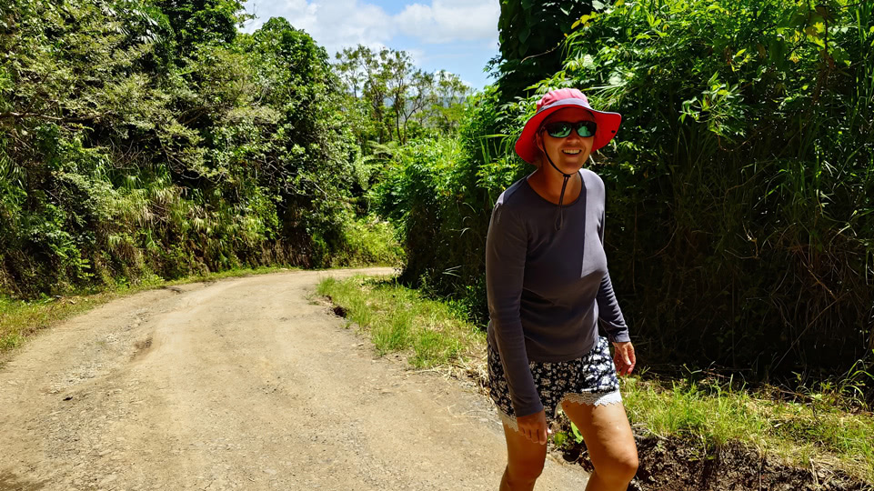 fiji-savusavu-zyklonsaison-wanderung-unterwegs