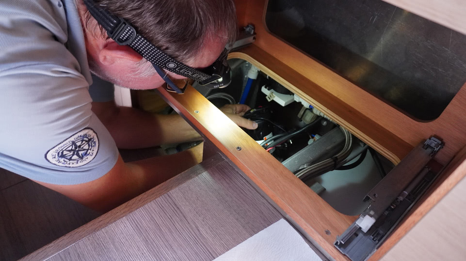 fiji-savusavu-zyklonsaison-wasserpumpe-ausbauen