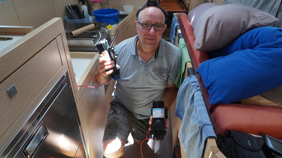 fiji-savusavu-zyklonsaison-wasserpumpe-einbauen