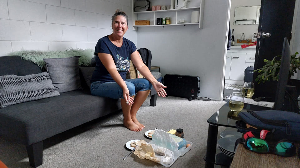 neuseeland-suedinsel-teil-1-tag-02-fruehstueck-ohne-tisch