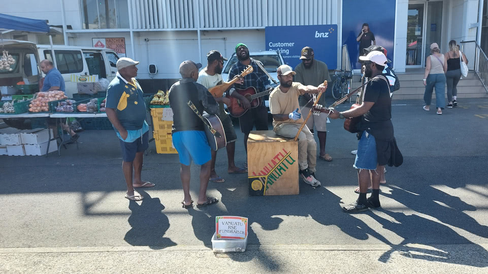neuseeland-suedinsel-teil-1-tag-06-nelson-markt-band