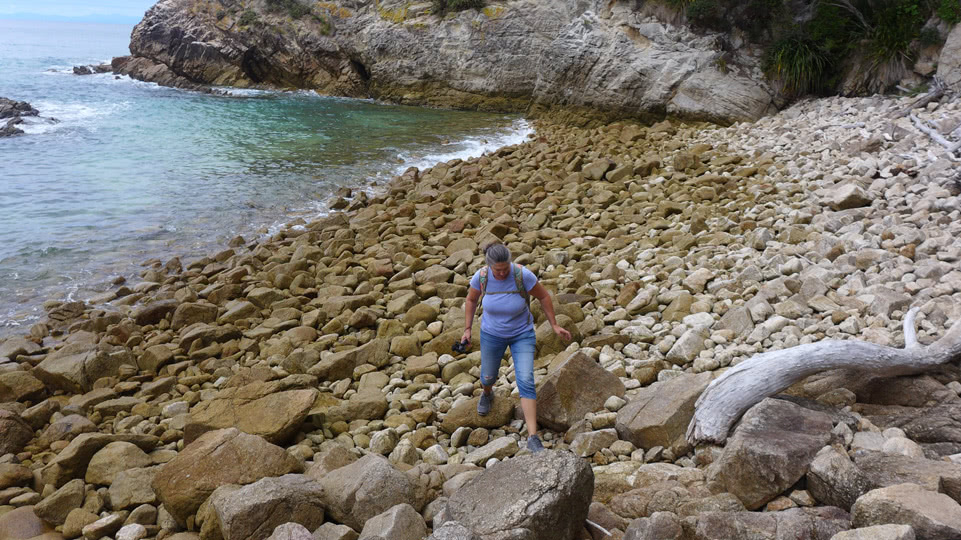 neuseeland-suedinsel-teil-1-tag-10-nelly-ueber-kiesstrand