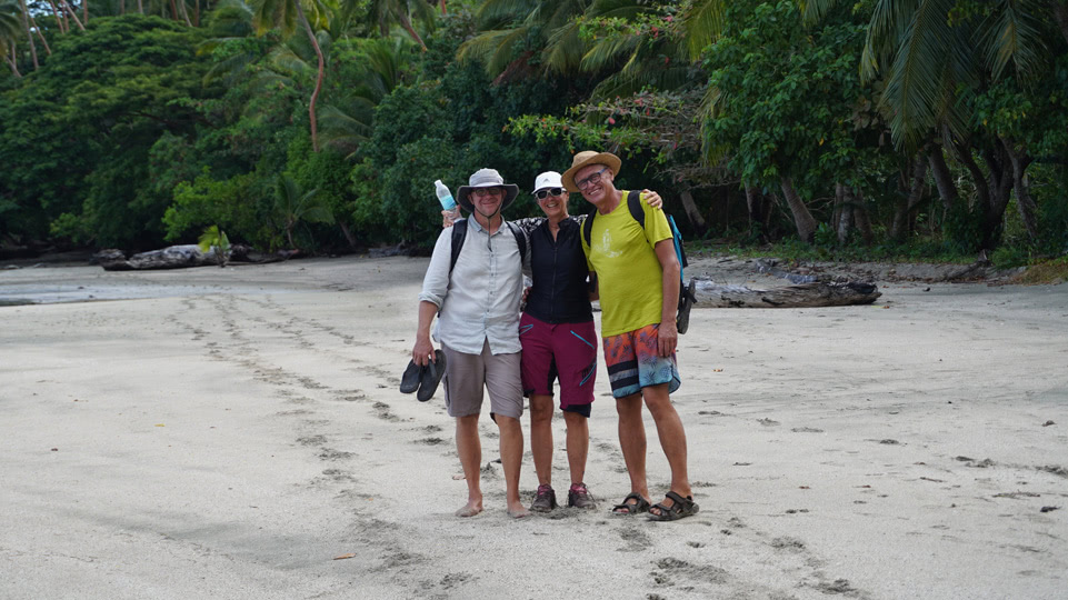 fiji-rainbow-reef-wanderung-zurueck