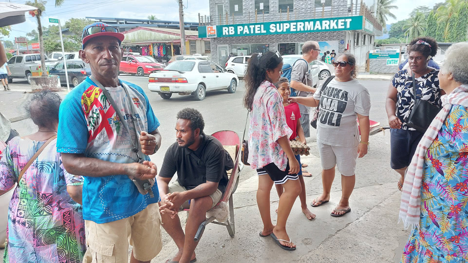 fiji-time-einkaufen-schubkarre