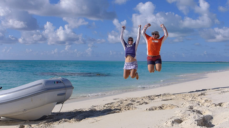 bahamas-long-cay-beach-jump