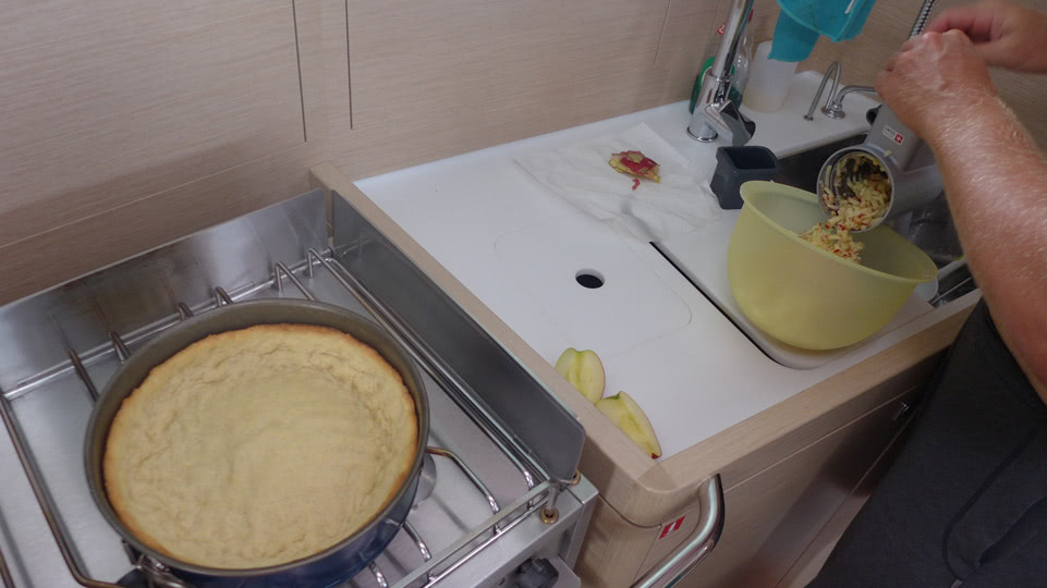 bonaire-donnerstag-zubereitung-apfelkuchen