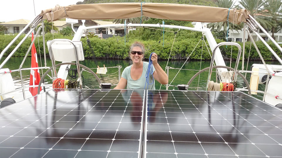 curacao-neue-solarzellen-bereit-zur-montage